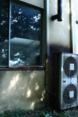 西側外壁（屋外）